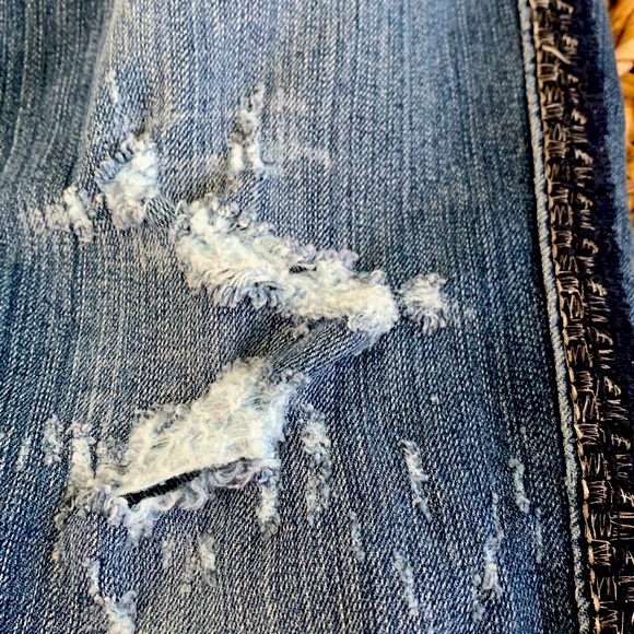 Miss Me Destructed Embroidered Skinny Jean 27 NWOT - Picture 14 of 16